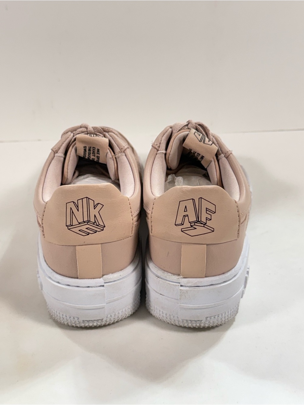 NIKE WOMEN'S blush/taupe Air Force 1 Low top sneaker size 7 - Picture 3 of 9